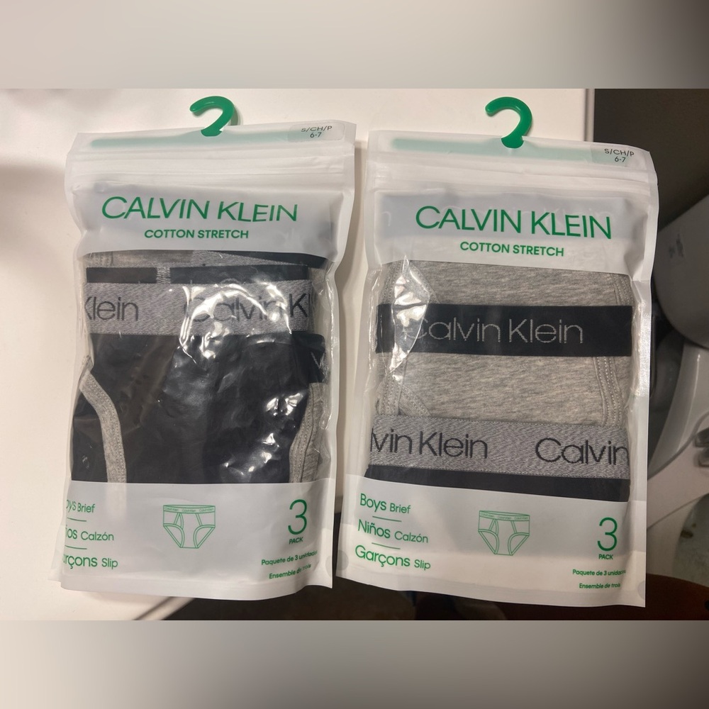Calvin Klein 2 packs, 3 pieces per Pack, Cotton Spandex Briefs Size 6/7 Small.